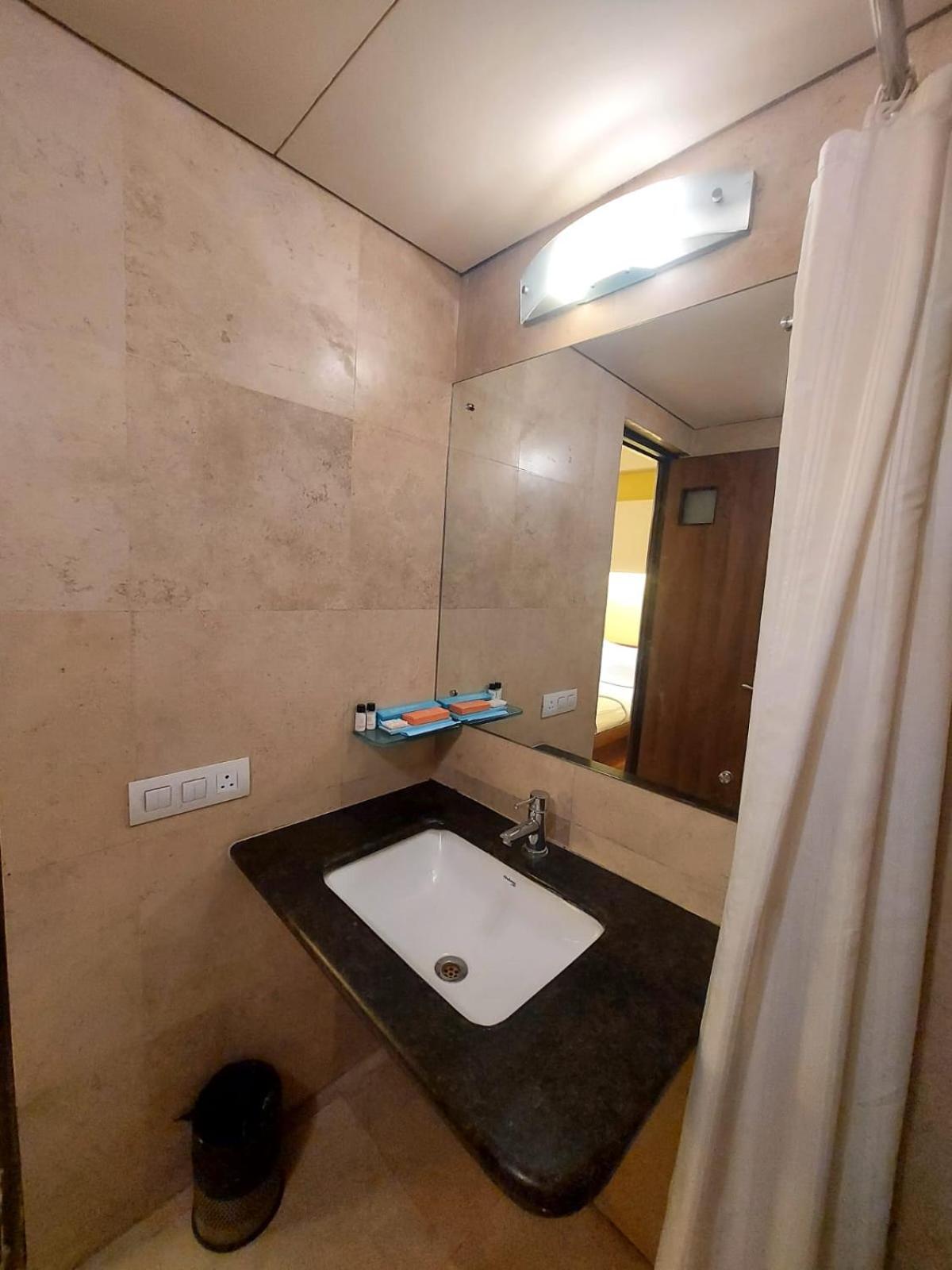 Whispering Palms Hotel Dźajpur Zewnętrze zdjęcie