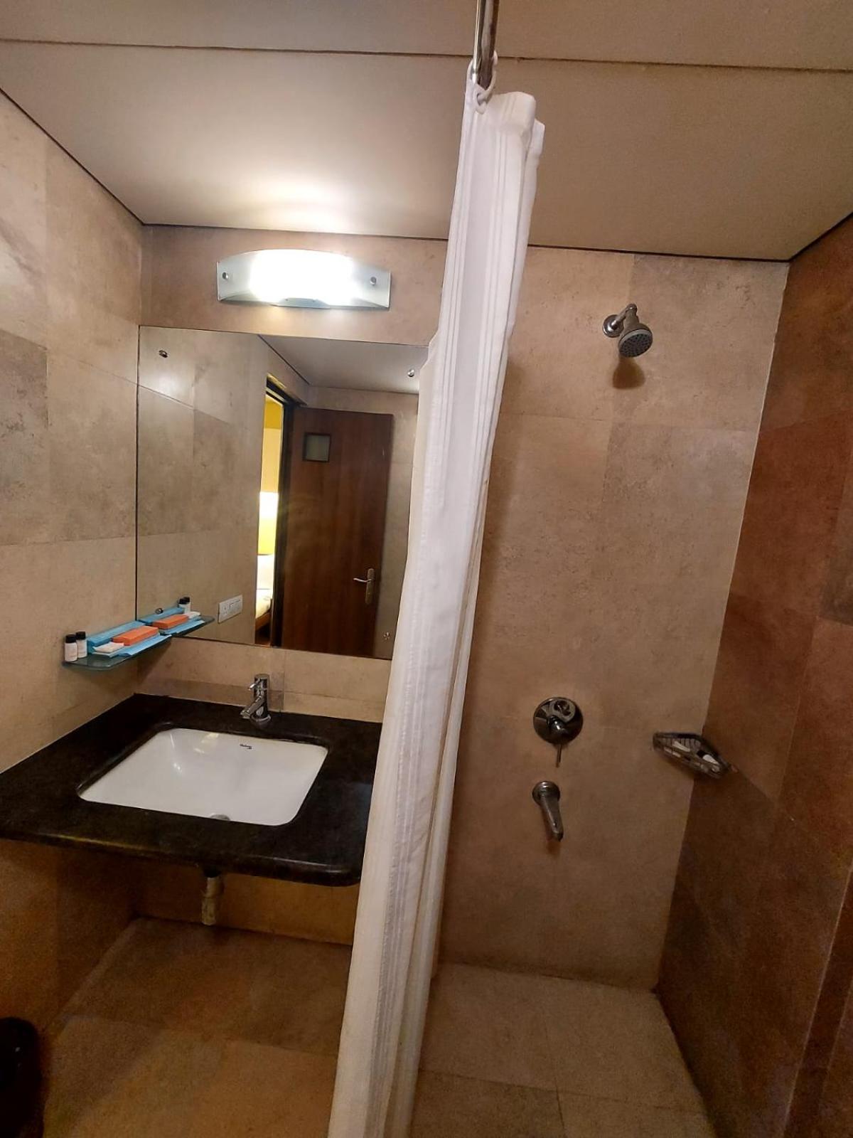 Whispering Palms Hotel Dźajpur Zewnętrze zdjęcie
