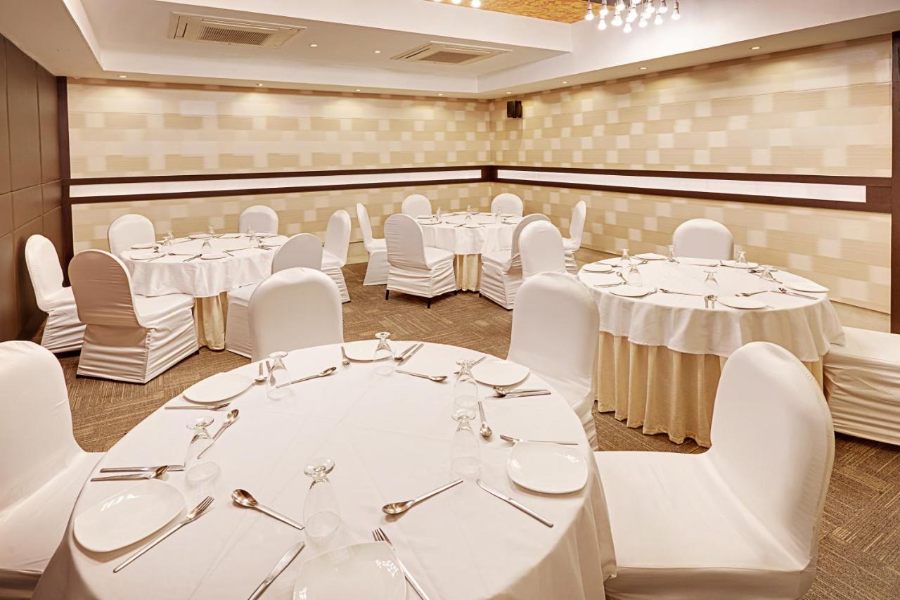 Whispering Palms Hotel Dźajpur Zewnętrze zdjęcie
