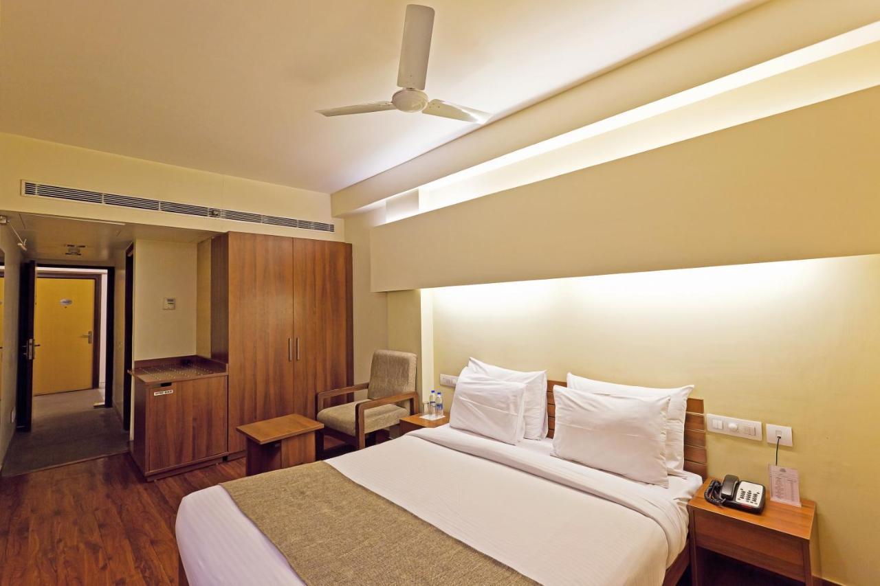 Whispering Palms Hotel Dźajpur Zewnętrze zdjęcie