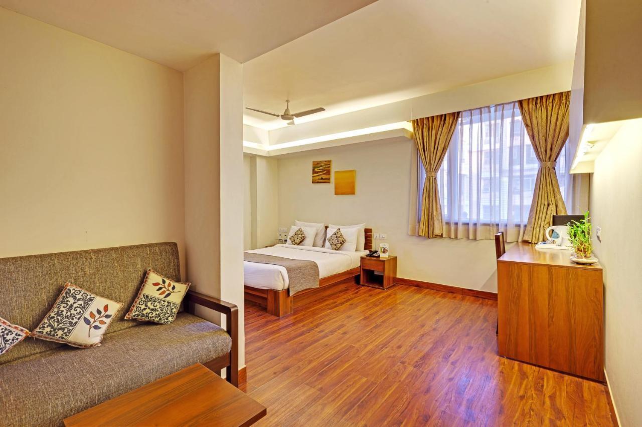 Whispering Palms Hotel Dźajpur Zewnętrze zdjęcie