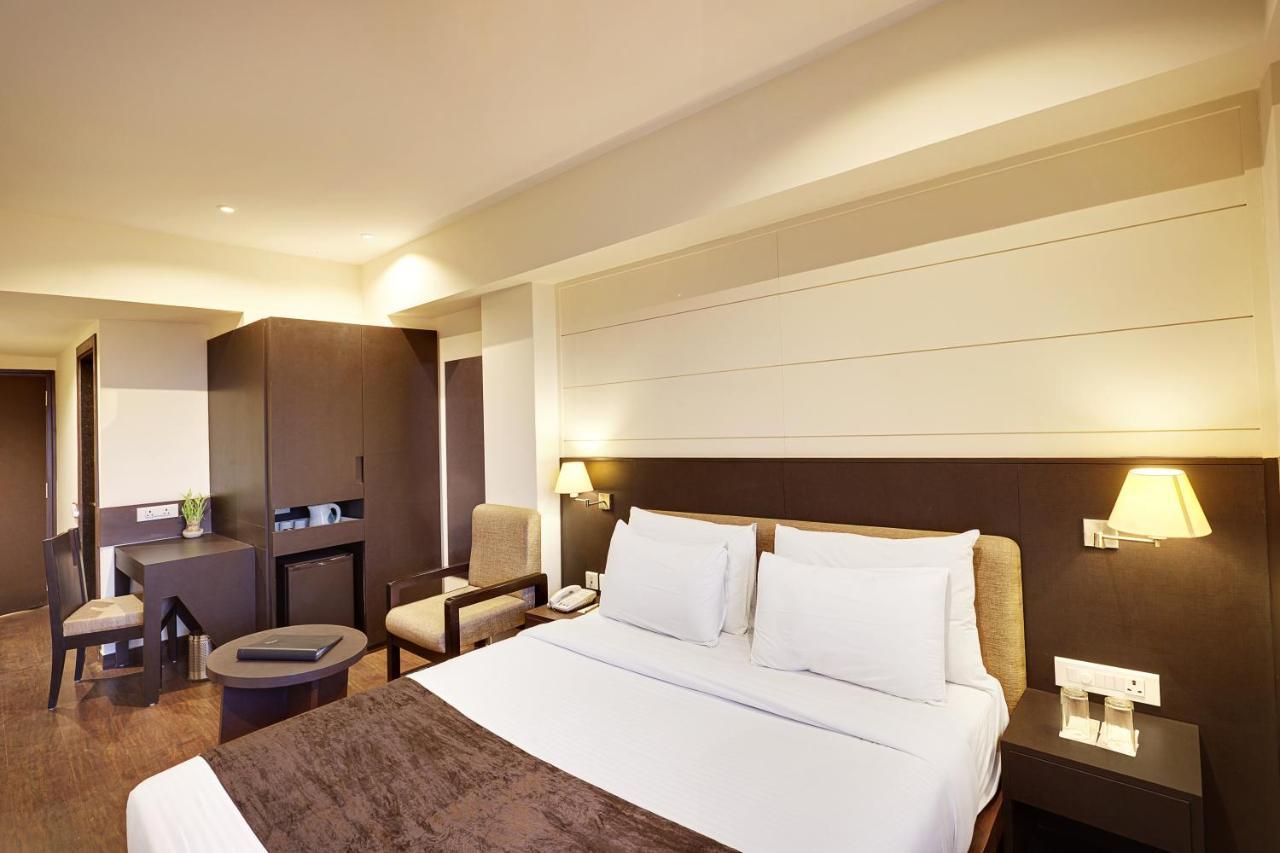 Whispering Palms Hotel Dźajpur Zewnętrze zdjęcie